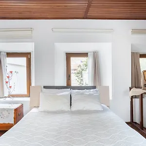 Апартаменты 18th Century Renovated Stone House, Terrace, Free Fast Wi-fi 